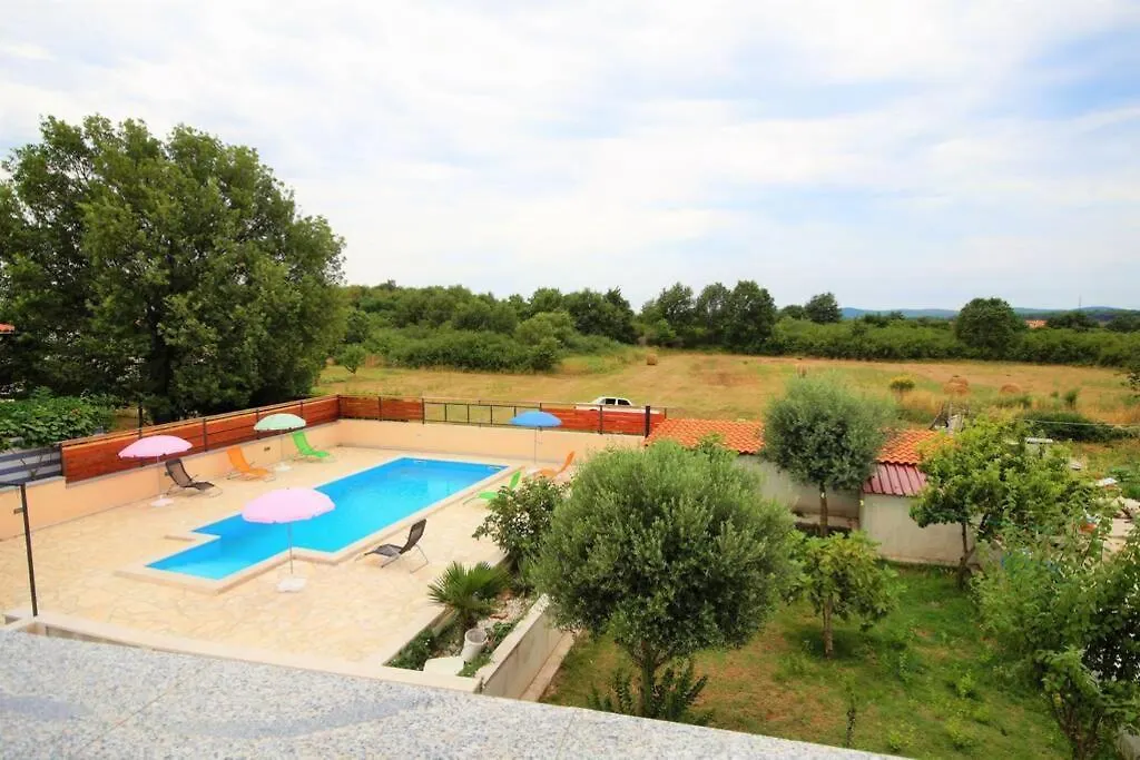 Sunny Apartment With Pool Sisan Croatia