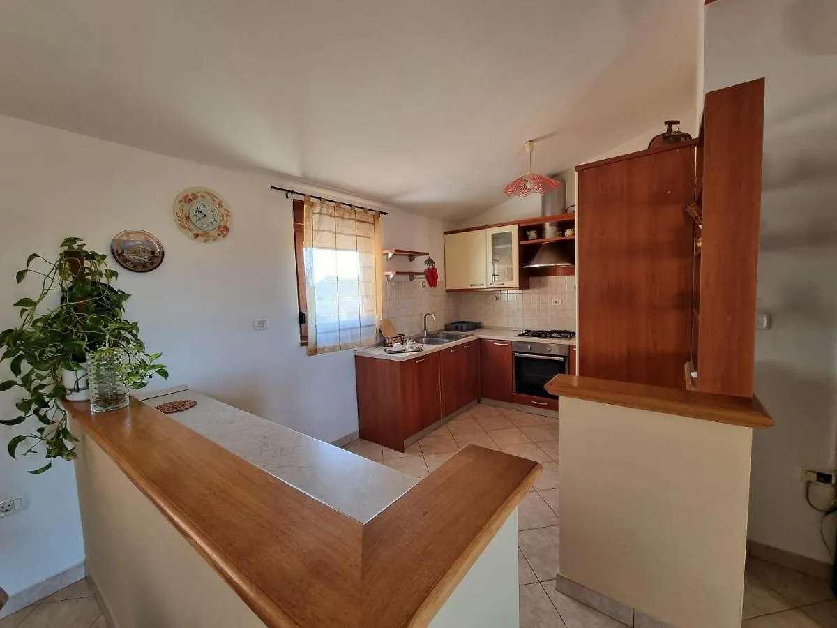 Sunny Apartment With Pool Sisan