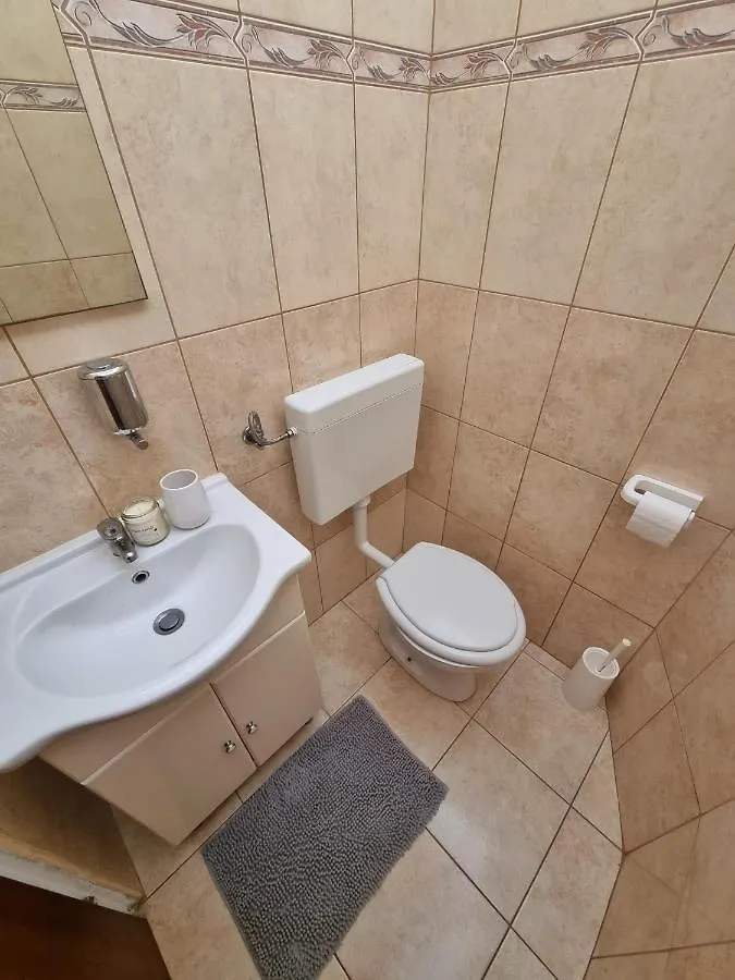 Sunny Apartment With Pool Sisan Croatia